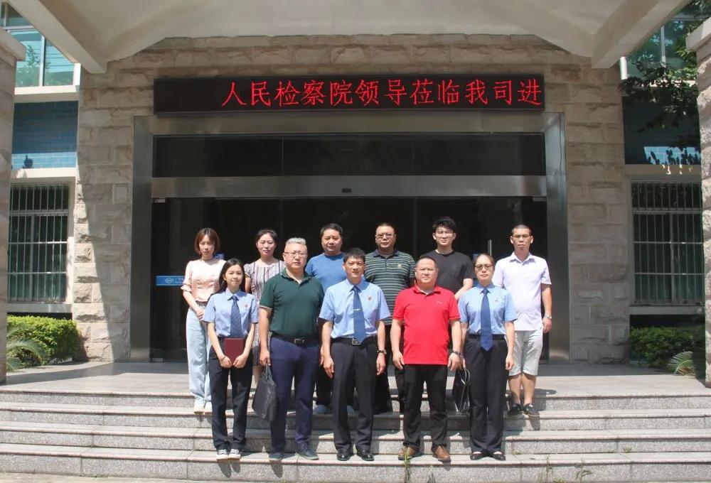 双兔蹲地啃萝卜，守住牛头保羊尾是什么生肖详细解答、精准解答解释落实